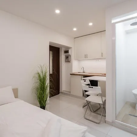 Apollo Apartment *