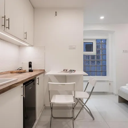 Apollo Apartment