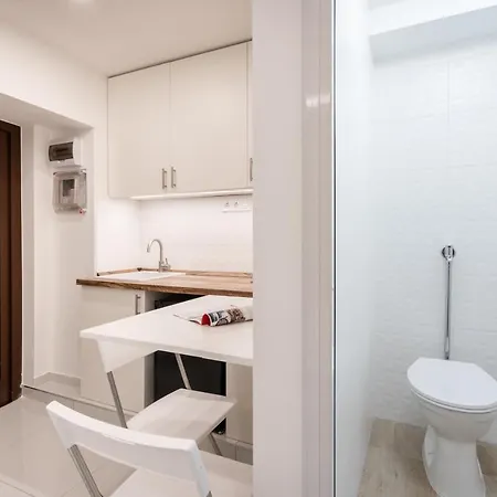 Apollo Apartment *